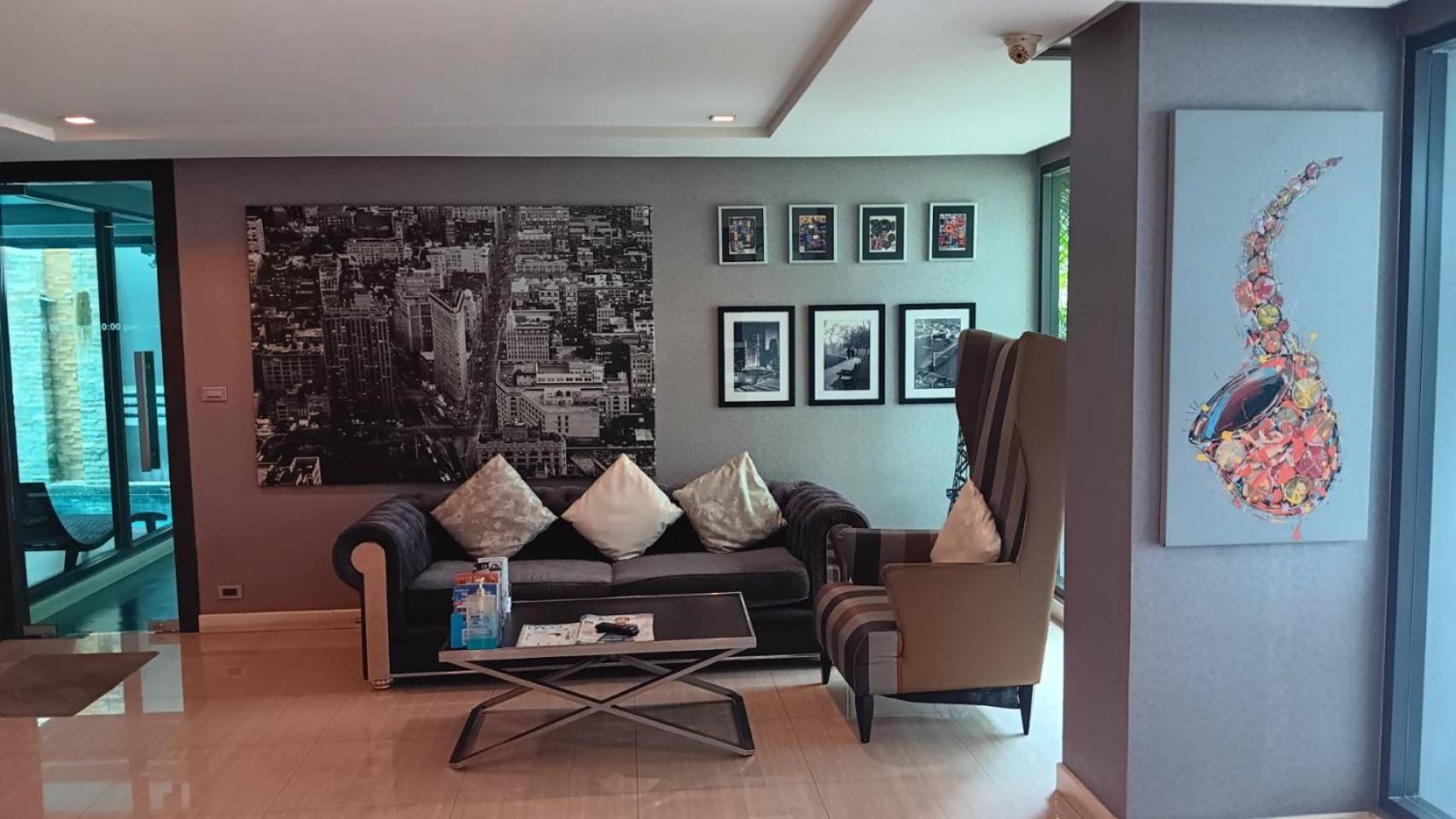 J Residence Thonglor 8 Bangkok Eksteriør billede