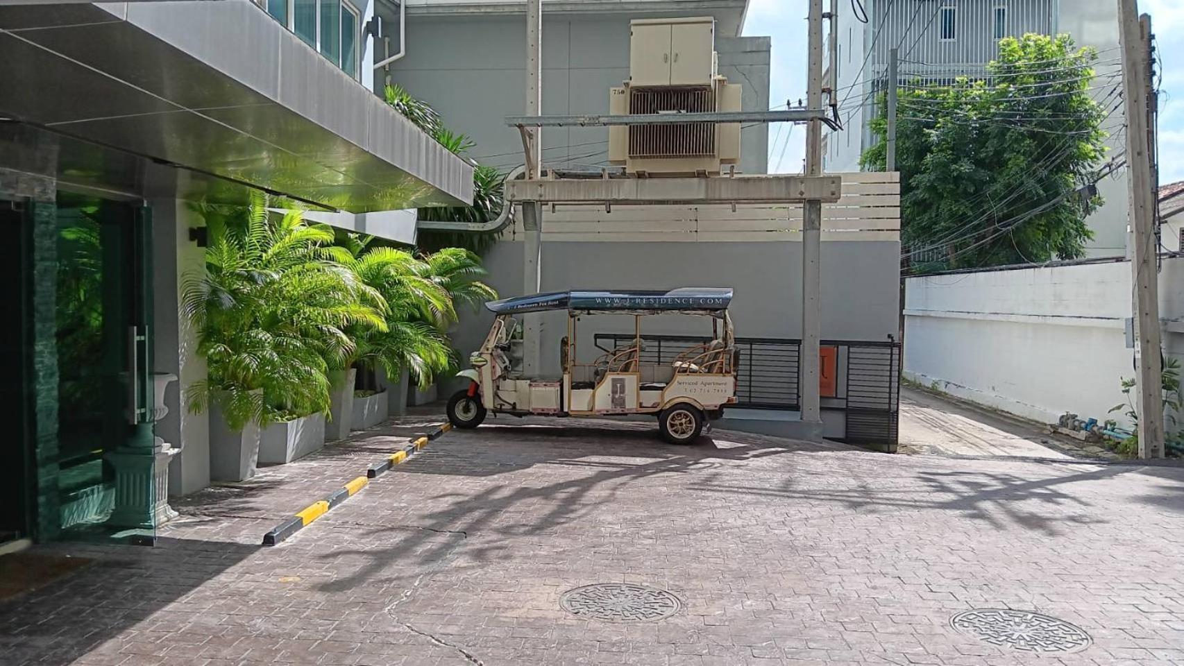 J Residence Thonglor 8 Bangkok Eksteriør billede