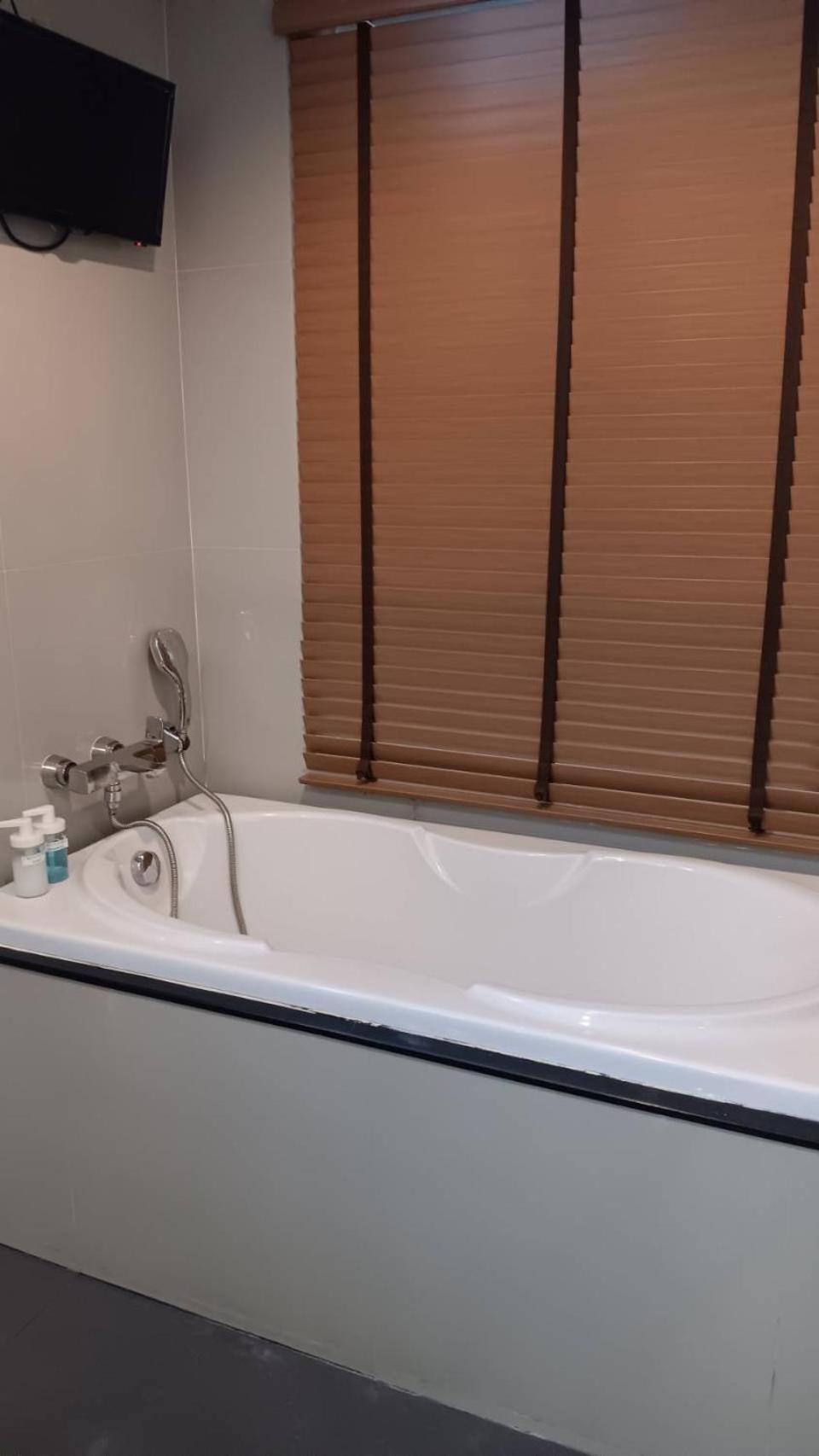 J Residence Thonglor 8 Bangkok Eksteriør billede
