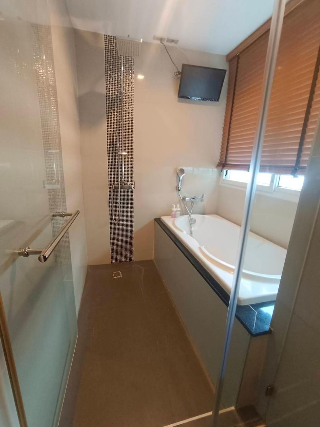 J Residence Thonglor 8 Bangkok Eksteriør billede