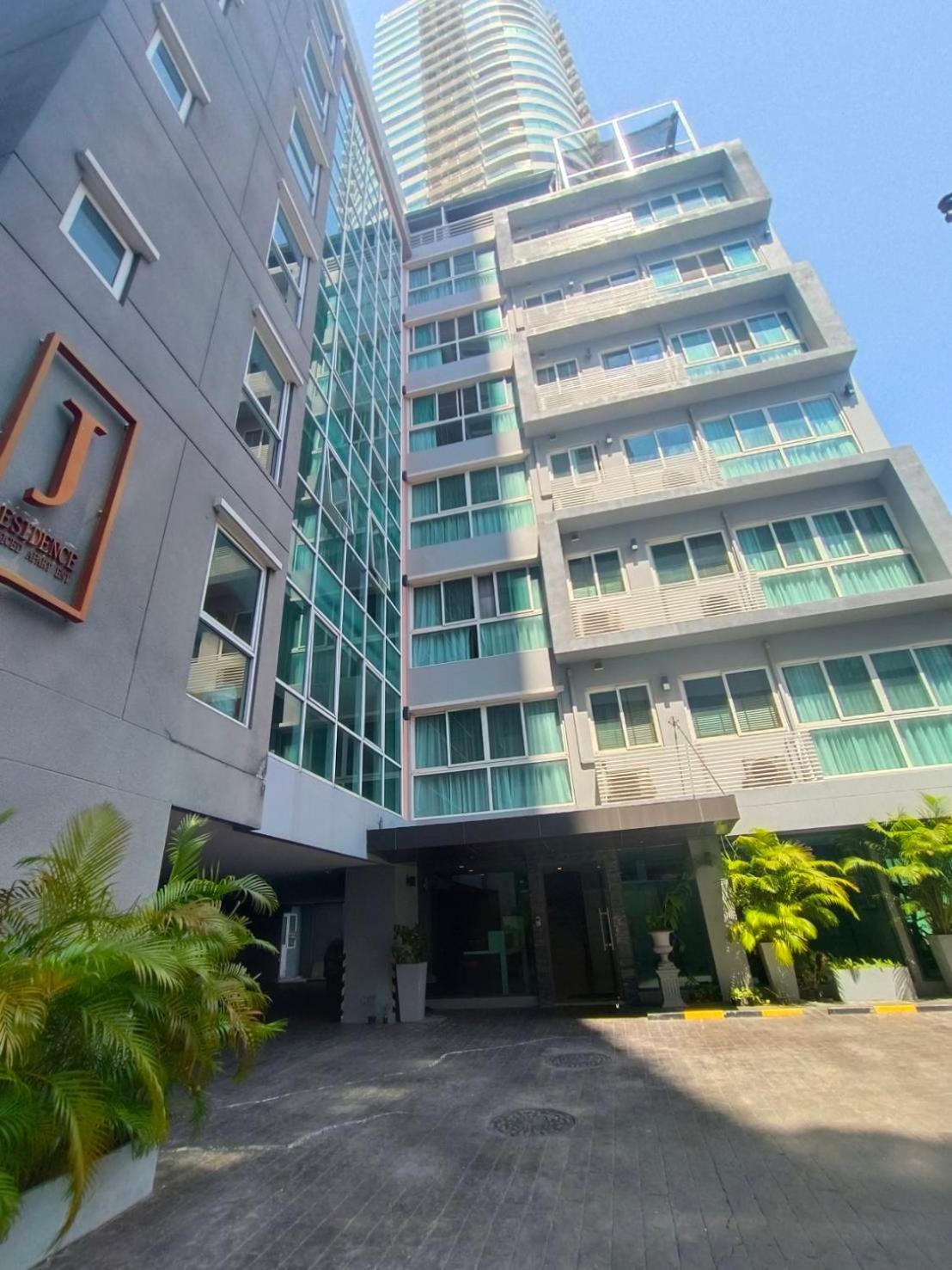 J Residence Thonglor 8 Bangkok Eksteriør billede