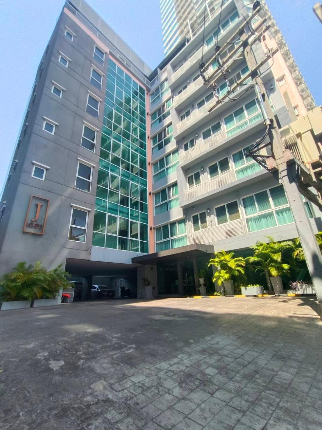 J Residence Thonglor 8 Bangkok Eksteriør billede